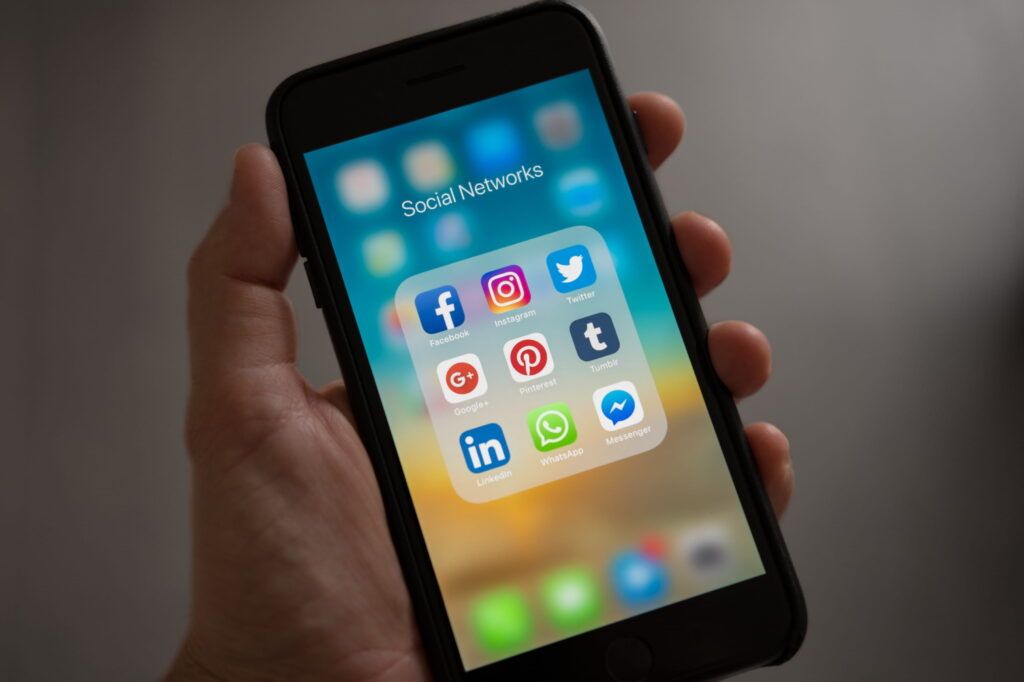 Declaran las redes sociales como amenaza para la salud mental de los menores