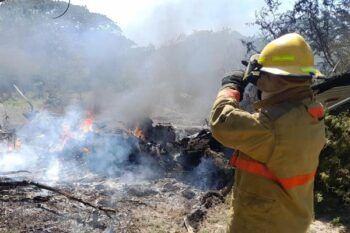 Un muerto y cinco heridos al caer un avión ambulancia en Colombia