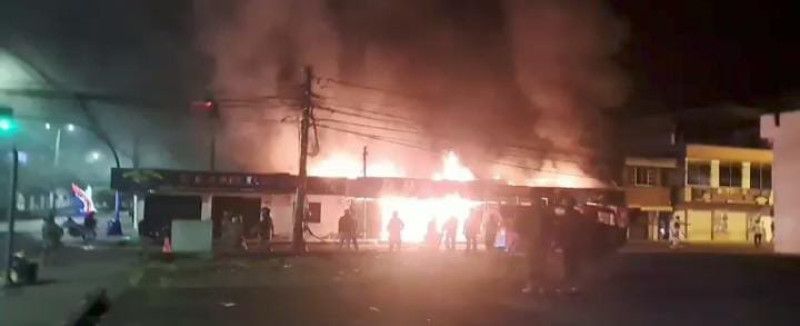 Dos muertos y nueve heridos tras incendio de una discoteca en Ecuador