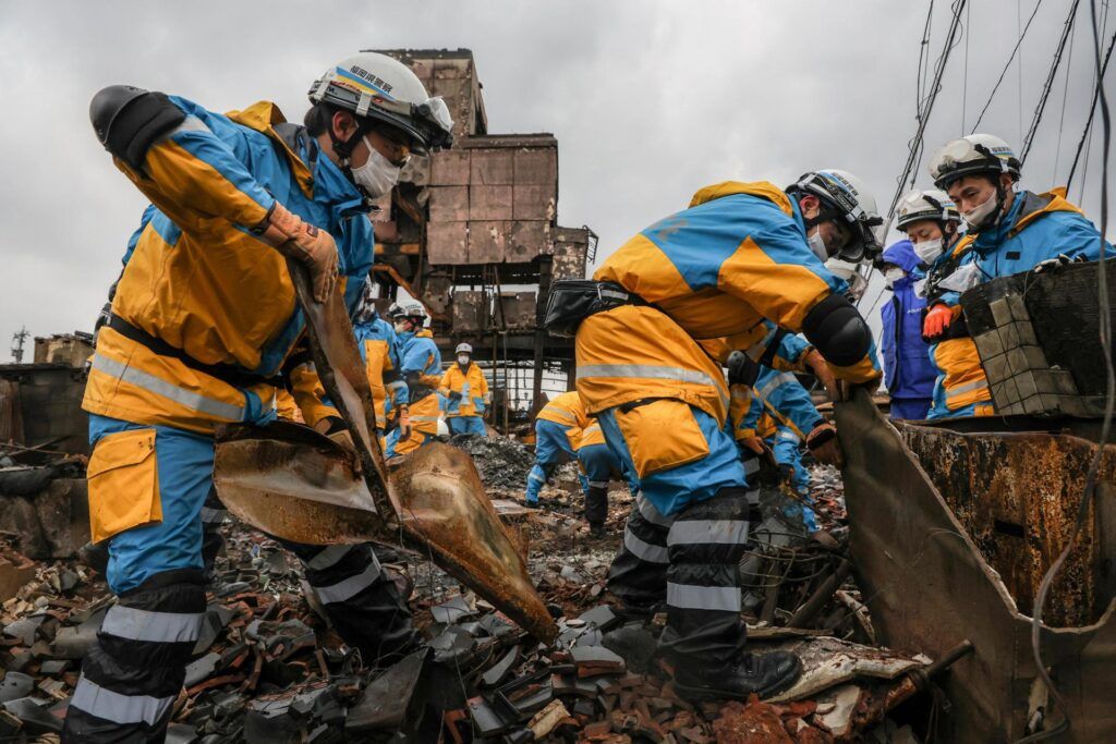 Suben a 206 los muertos por el terremoto en Japón