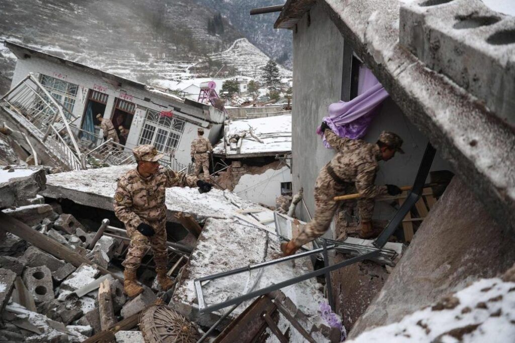 Al menos 3 muertos tras un terremoto en China