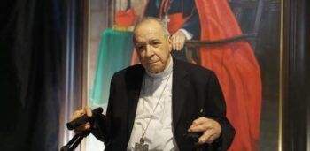 Cardenal Nicolás de Jesús sufre caída