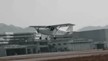 Avión eléctrico chino realiza con éxito su vuelo inaugural