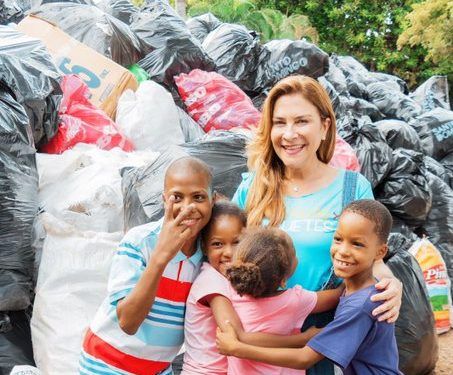 Más de 3 millones de botellas en actividad Plásticos por Juguetes