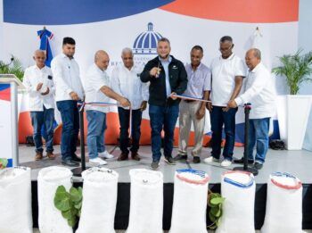 El FEDA inaugura centro de acopio para la comercialización de sal en Montecristi