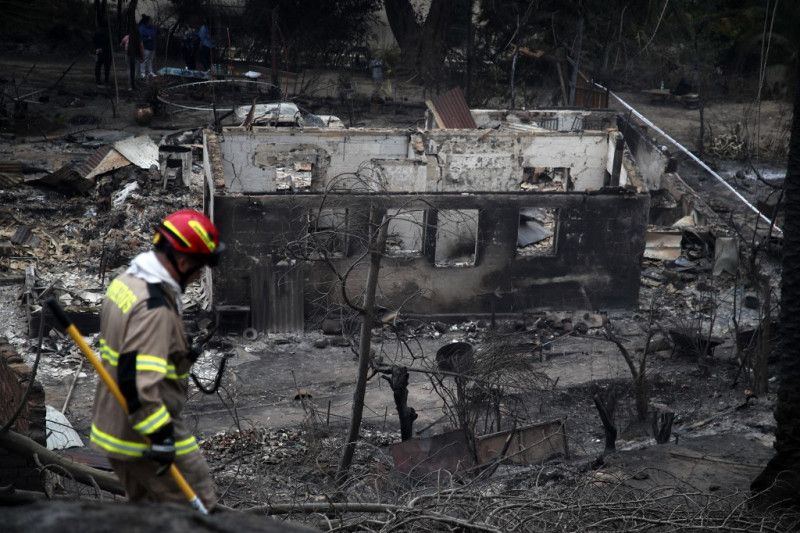 Se elevan a 112 los muertos en los devastadores incendios de Chile