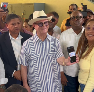 Hipólito olvidó la cédula en el carro