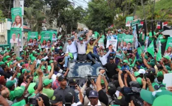 Leonel muestra músculos de FP en SDO en apoyo a Aquilino Serrata