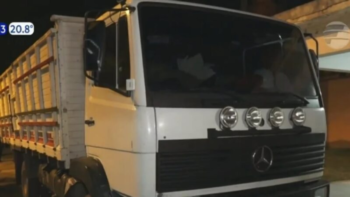 Tres muertos y 15 heridos por descarga eléctrica que impactó camión en Paraguay