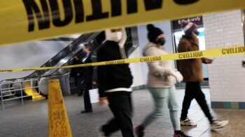 Arrestan a los tres sospechosos del asesinato de hombre en metro del Bronx