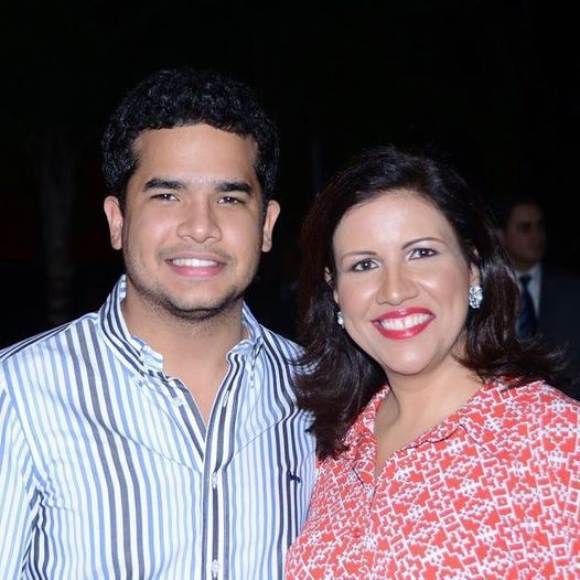 Margarita felicita a Omar