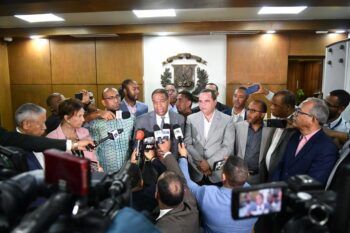 Partidos de oposición exigen a la JCE garantías electorales para elecciones de mayo