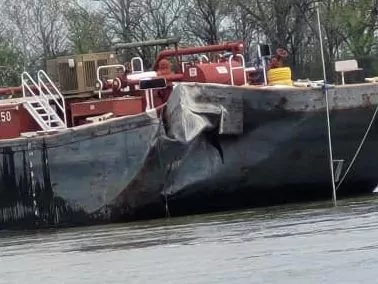 Embarcación choca contra puente en Oklahoma