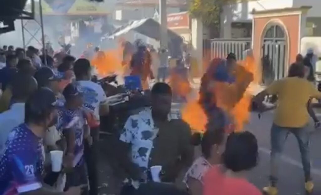 Varias personas resultan con quemaduras en el carnaval de Salcedo