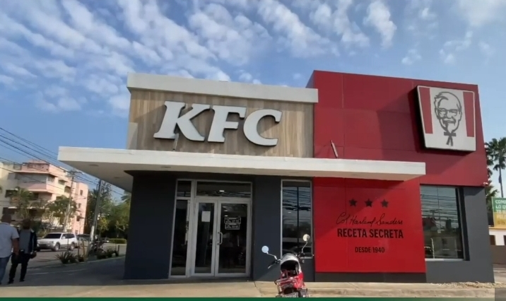 Asaltan sucursal de KFC en Santiago