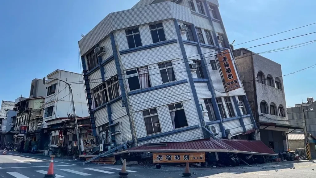 Al menos un muerto y cincuenta heridos por el terremoto de 7,2 en Taiwán