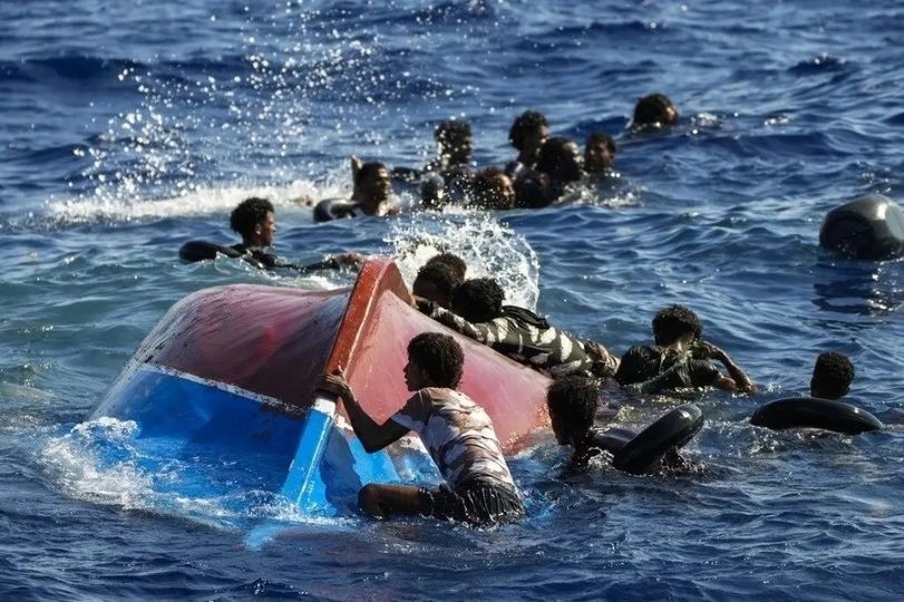 Naufragio de un barco deja 94 muertos en Mozambique