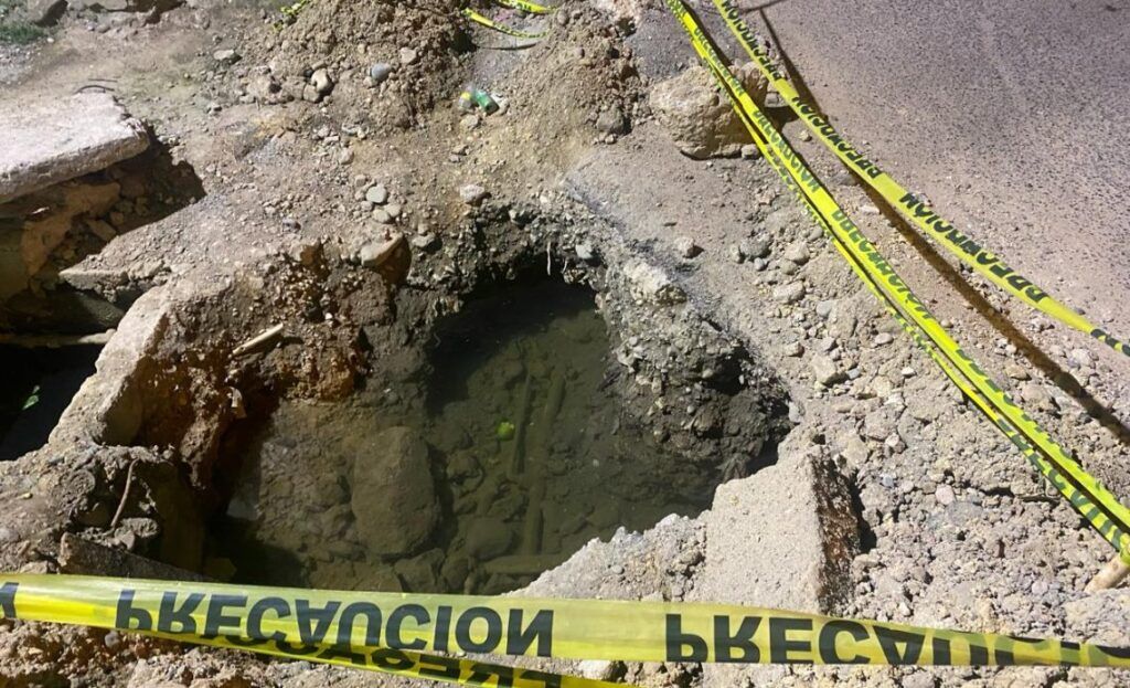 Moradores del sector Iván Guzmán denuncian avería que provoca pérdida de agua potable