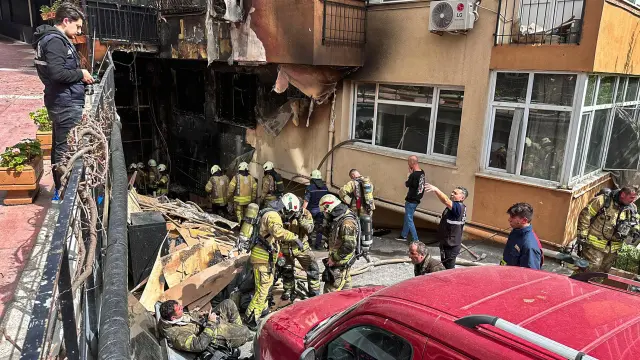 29 muertos y varios heridos tras incendiarse un edificio en Estambul