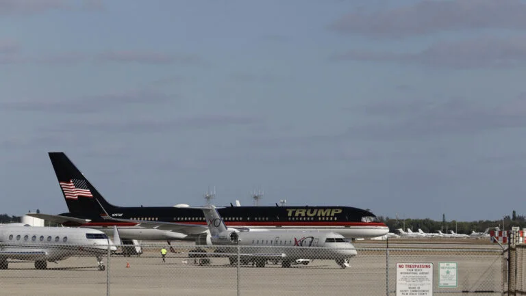 Avión de Trump choca contra otro en un aeropuerto de Florida