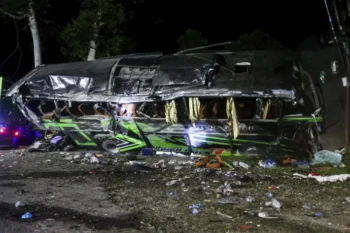Accidente de autobús deja 11 muertos en Indonesia