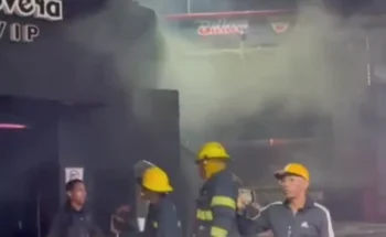 Un muerto durante incendio en centro de diversión en Santiago