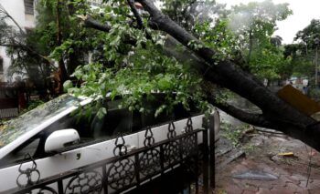 Veinte muertos y varios atrapados tras un derrumbe e intensas lluvias en la India