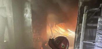 Fuego consume importadora china en la Avenida Duarte