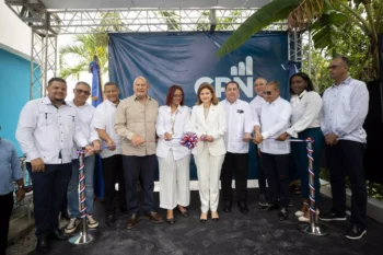 Raquel Peña entrega obras de salud en Samaná