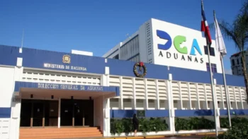 Aduanas reconoce el aporte de los dominicanos en el exterior