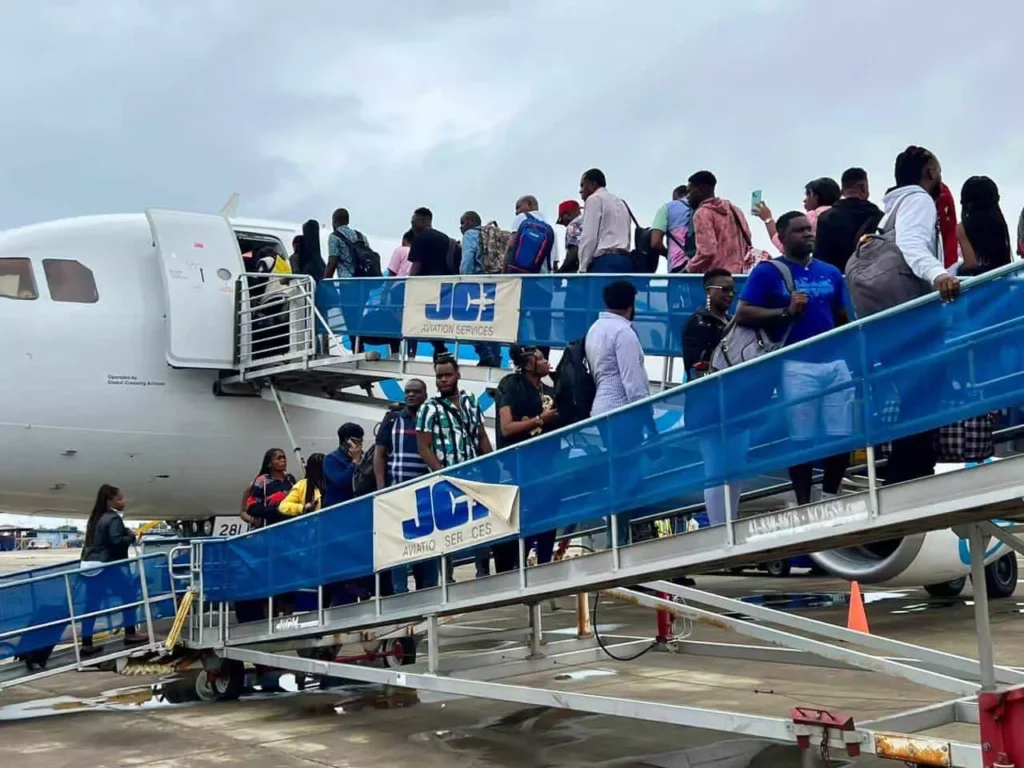 Se reanudan los vuelos comerciales en el aeropuerto de Puerto Príncipe