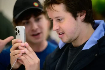 Apple permitirá controlar un iPhone o iPad solo con la mirada