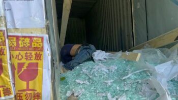 Un muerto y tres heridos mientras descargaban furgón en La Vega