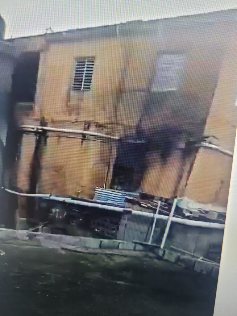 Se derrumba centro comercial en Herrera