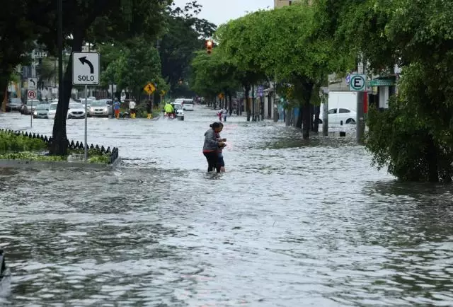 Catorce muertos, 27 heridos y siete desaparecidos por fuertes lluvias en Ecuador