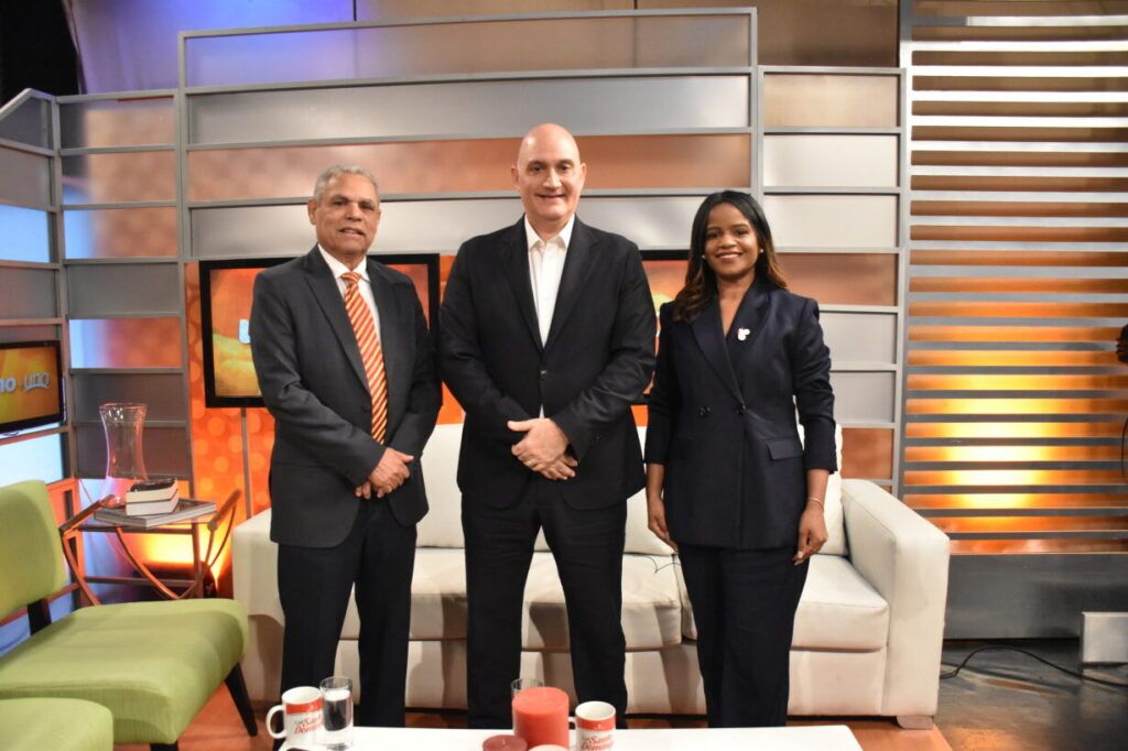 Ministro de Economía afirma en ejercicios que realizan sobre reforma fiscal