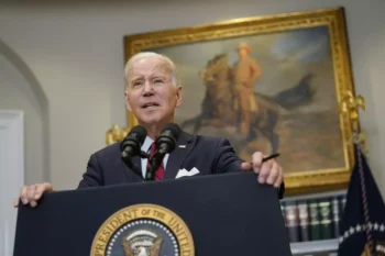 Biden dice se mantendrá en contienda por reelección