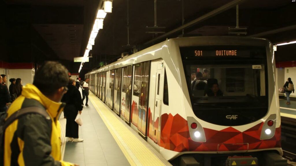 Ecuador recupera electricidad tras un apagón masivo