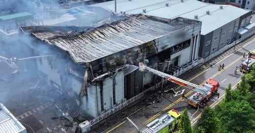 Al menos 22 muertos tras incendio en una fábrica de baterías