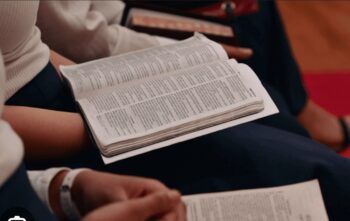 Ordenan enseñanza de la Biblia de forma inmediata a los estudiantes en Oklahoma