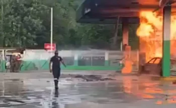 Se incendia embazadora de gas en Villa Altagracia