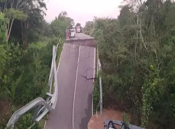 Un muerto y varios heridos tras caerse un puente en Venezuela