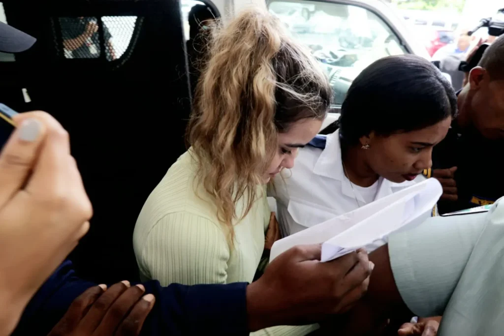 Garantía económica y presentación periódica a joven acusada de atropellar a Julio César de la Rosa