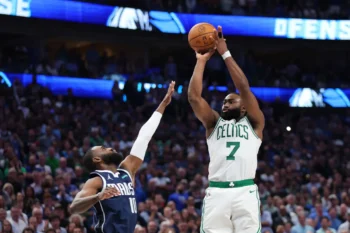 Boston Celtics toman ventaja de 3-0 sobre los Mavericks en la final de la NBA