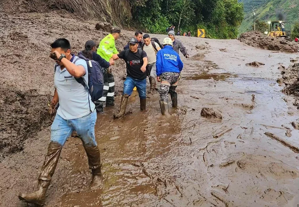 Aumentan a 18 los muertos y a 28 los heridos por las lluvias en Ecuador