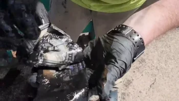 Pareja de Nueva York encuentra caja fuerte con $100,000 en un lago