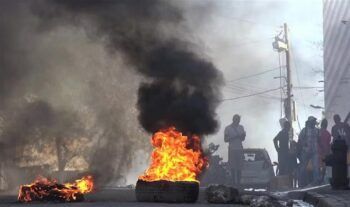 Pandillas asaltan y queman nuevos cuarteles de la policía en Haití