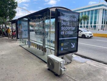 Instalan parada con aire acondicionado en av. 27 de febrero