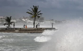 Jamaica, bajo toque de queda y estado de emergencia, ante inminente impacto de Beryl