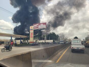 Se registra incendio en KM 18 de la autopista Duarte